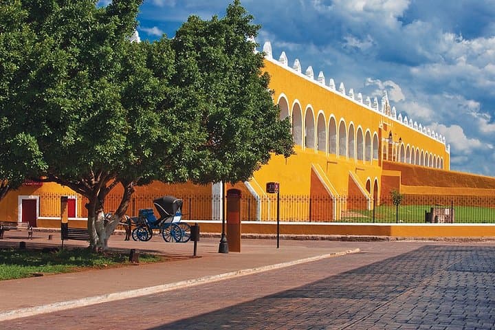 Izamal: Climb Kinich Kakmó, Explore the Yellow City & Meet a Mayan Master Artisan photo 2