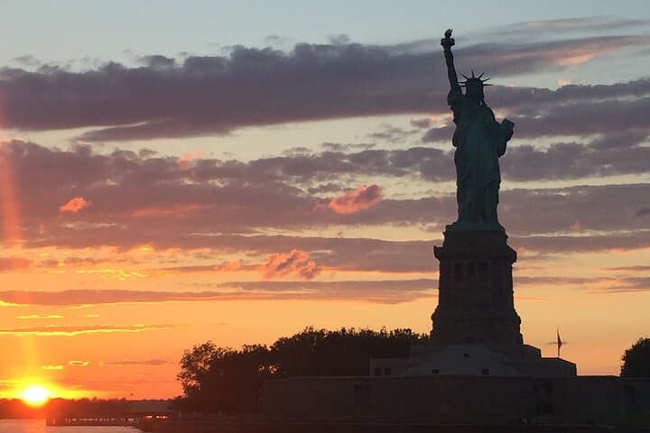 Unforgettable NYC Holiday Sunset Cruise: Capture Iconic Sights photo 4