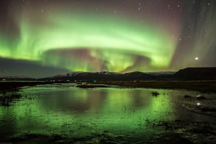 Aurora Hunt: Northern Lights MiniBus Tour from Akureyri