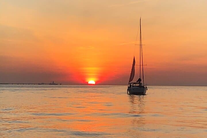 Private Lisbon Sunset Boat Tour on the Tagus with Welcome Drink