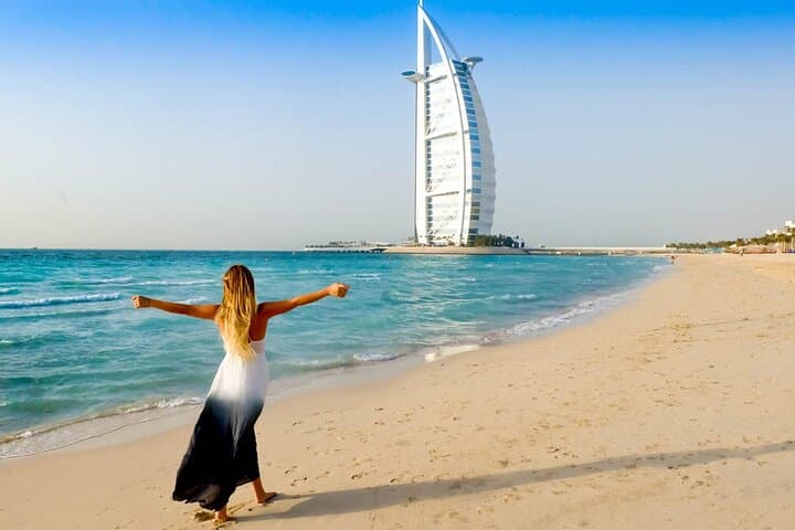 Relax on Jumeirah Public Beach: Dubai's Open Sand & Sea Escape