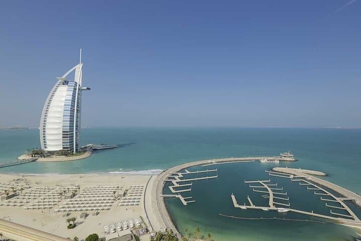 Relax on Jumeirah Public Beach: Dubai's Open Sand & Sea Escape photo 6