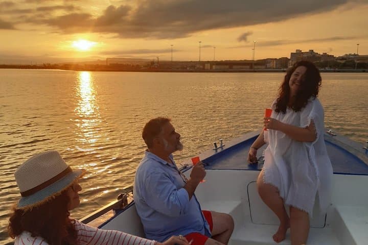 Syracuse Private Boat Tour with Prosecco: Ortigia & Sea Caves Aperitif