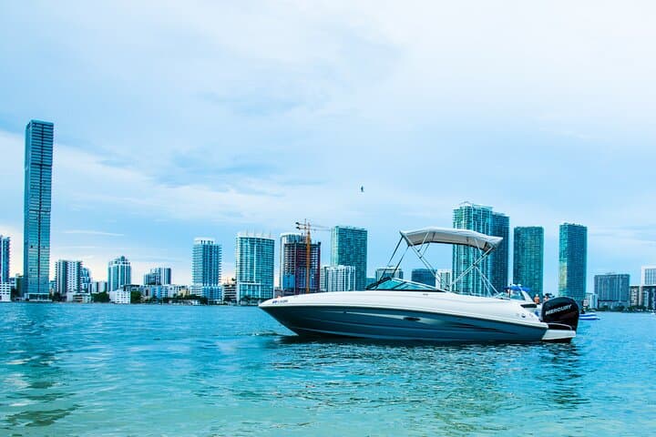 2-Hour Miami Boat Tour: Miami Beach, Key Biscayne & Brickell Sundeck Cruise photo 2