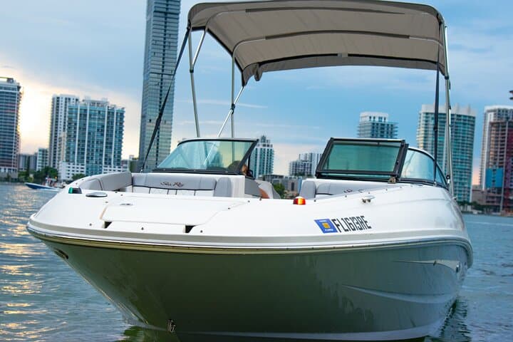 2-Hour Miami Boat Tour: Miami Beach, Key Biscayne & Brickell Sundeck Cruise photo 3