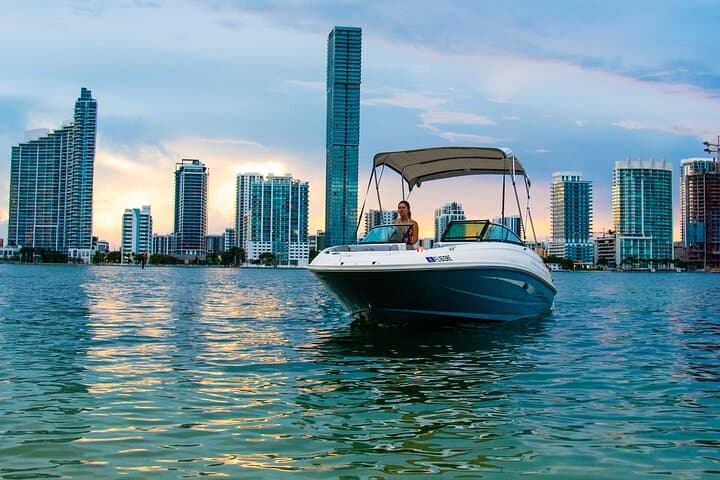 2-Hour Miami Boat Tour: Miami Beach, Key Biscayne & Brickell Sundeck Cruise photo 6