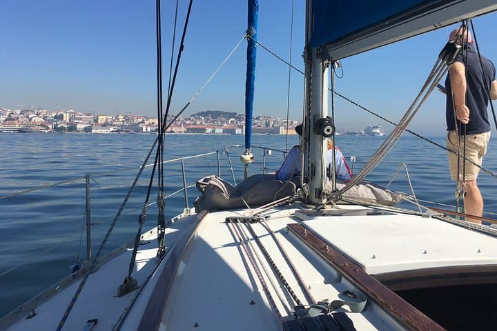 Lisbon Tagus Sailing Cruise: 2-Hour Wine & Snacks River Tour