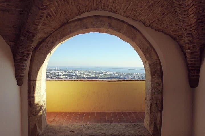 Three Castles of Arrábida: Setúbal, Palmela & Sesimbra Private Day Tour photo 3