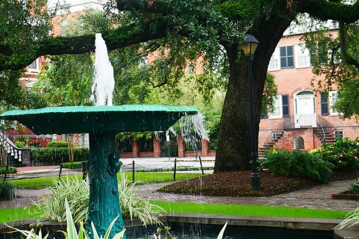 Savannah History Walking Tour: Explore the Squares, Tomochichi and Colonial Streets