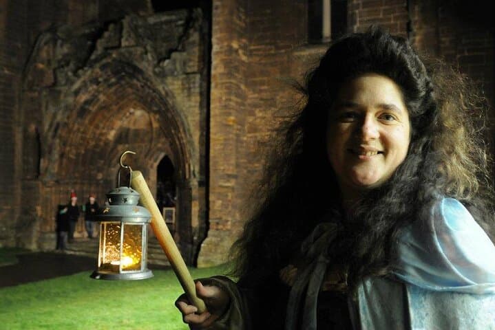 Royal West End Tour: Stirling's Royal History & Macbeth Walking Experience photo 2