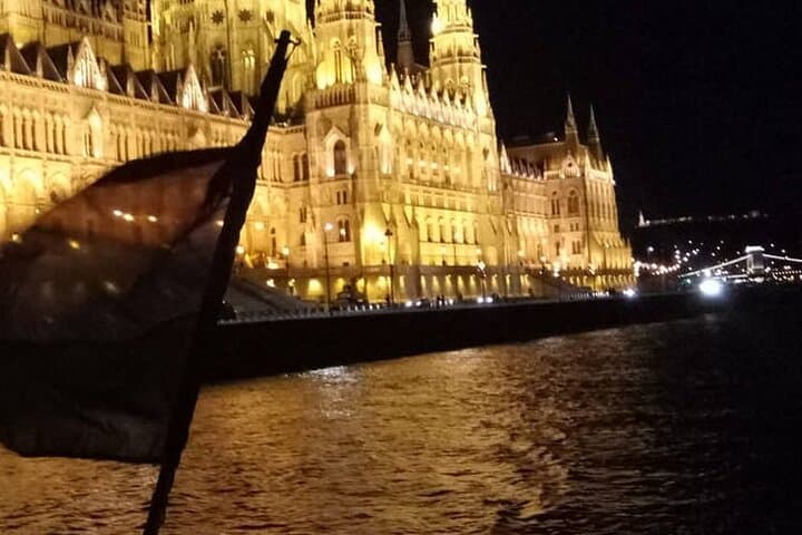 Budapest Evening Sightseeing Cruise: Danube Lights & Iconic Sights photo 2