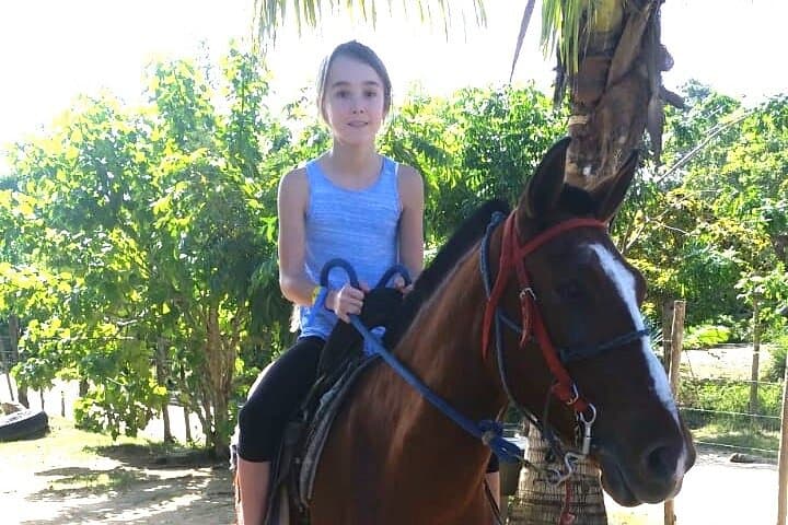 Roatán Horseback Ride and Beach Break: Hilltop Views to Ocean Sand photo 3