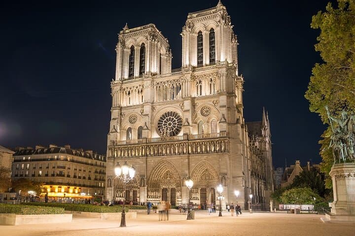 Paris by Night: Private Illuminated Monuments Walking Tour photo 3