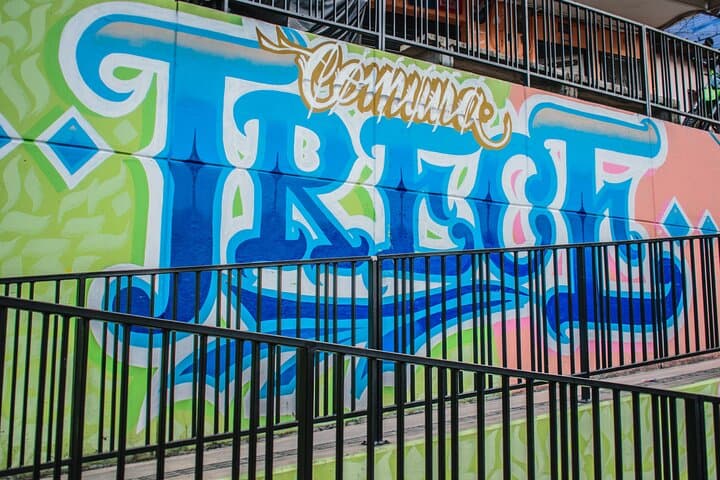 Comuna 13 Unplugged — Secret Paths, Street Art & Rooftop Rituals in Medellín photo 5