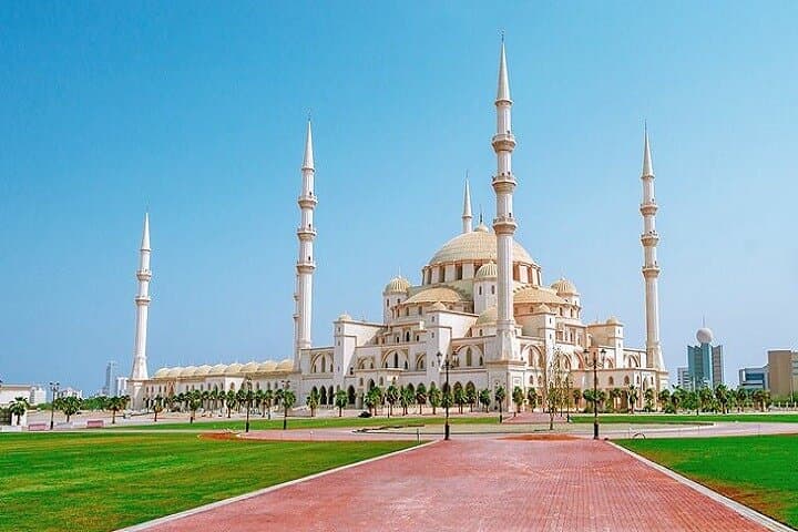 Fujairah East Coast Tour: Sheikh Zayed Mosque, Fort & Khorfakkan Beach