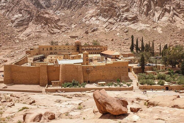 Cairo to Sharm El-Sheikh & St. Catherine: Overnight Chalet, Mount Moses Hike & Dolphin Show photo 2