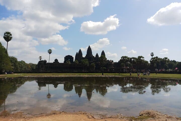 Custom Private Guide in Siem Reap — Angkor Wat, Ta Prohm & Local Markets photo 2
