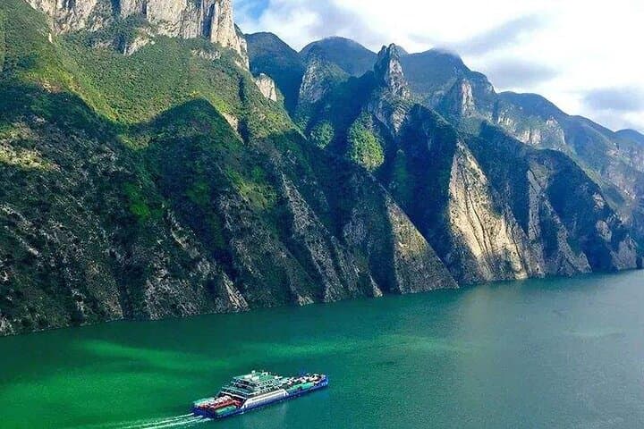 Hidden Yangtze Gorges Road Trip: 4-Day Chongqing Private Tour