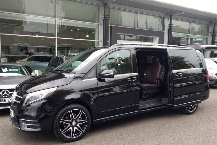 Executive Chauffeur Transfer from London to Gatwick — Private Car & Meet-and-Greet photo 2