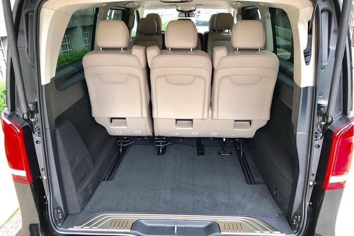 Executive Chauffeur Transfer from London to Gatwick — Private Car & Meet-and-Greet photo 4