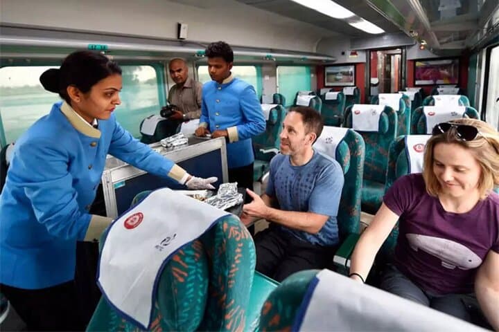 Vande Bharat Luxury Day Tour: Delhi to Agra and the Taj Mahal