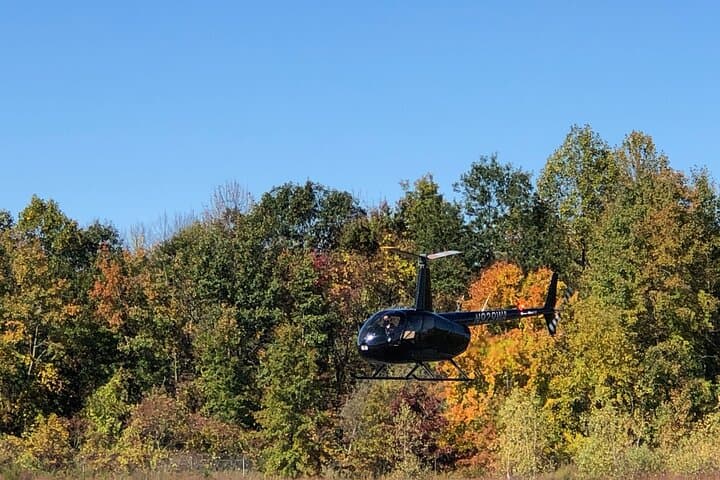 Hudson Valley Fall Foliage Helicopter Tour from Westchester — Private Couples Flight photo 2