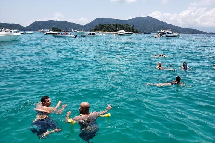 Speedboat to Angra dos Reis: Day Trip to Ilhas Botinas, Praia do Dentista & Flechas photo 3