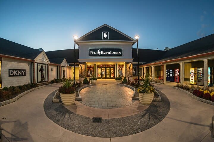 Private Limousine Shopping Tour to Woodbury Common Premium Outlets from NYC photo 2
