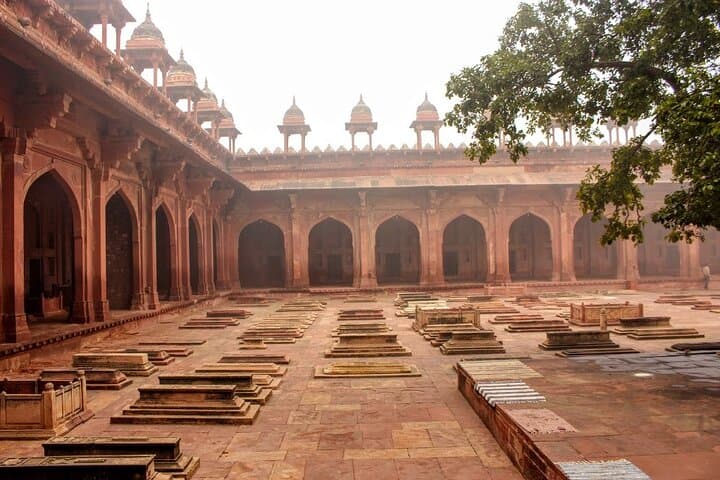 Sunrise at the Taj: Overnight Agra Trip with Cultural Show & Fatehpur Sikri photo 3