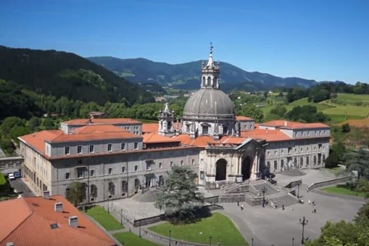 Three-Temple Tour Along the Path of St. Ignatius — Day Trip from Bilbao photo 3