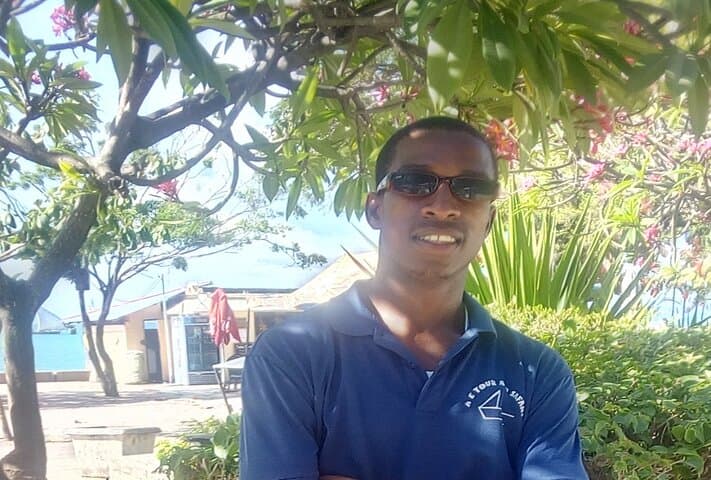 zanzibar-stone-town-walking-tour-history-spices-seafront photo 4