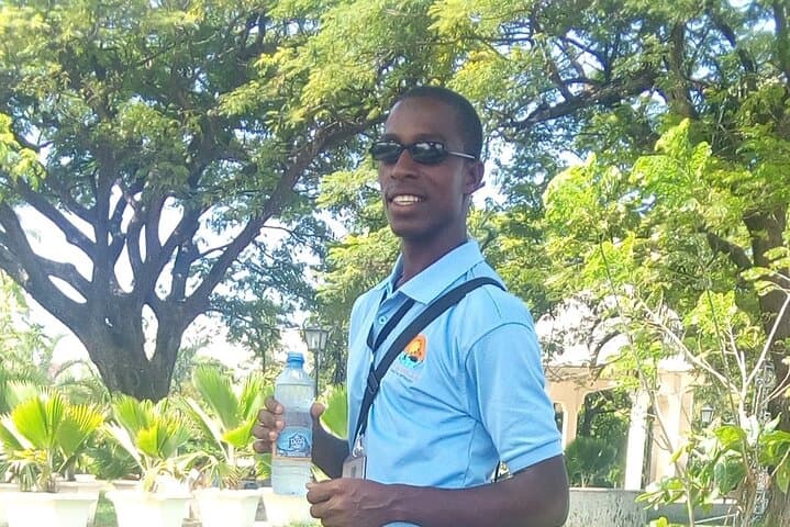 zanzibar-stone-town-walking-tour-history-spices-seafront photo 5