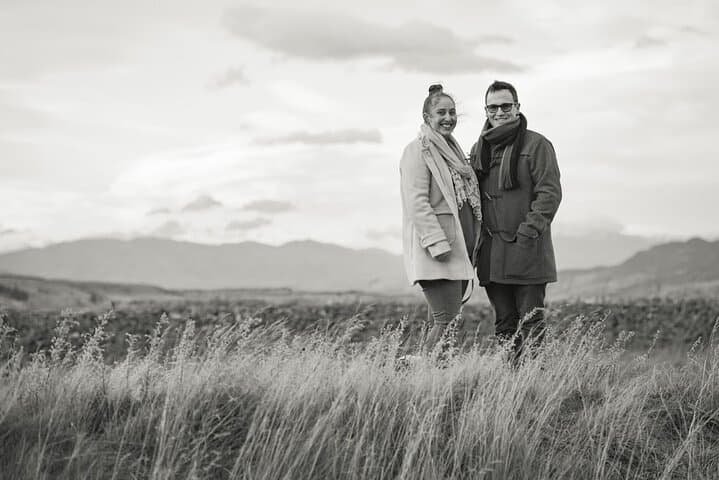 Queenstown Mountain & Lake Engagement Photoshoot — Private 4WD Land Rover Experience photo 2