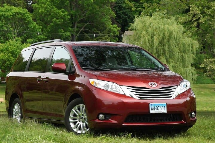 Smooth Dubai Airport Arrival Transfer: Private Pickup to the City photo 6