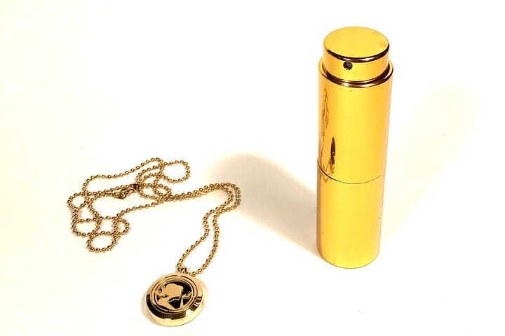 Create Your Own Perfume in Paris: Hands-On Workshop with a Master Nose photo 5