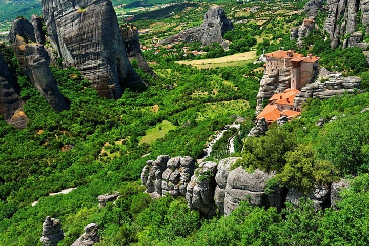 Private Day Trip to Meteora and Thermopylae Monasteries and Hot Gates