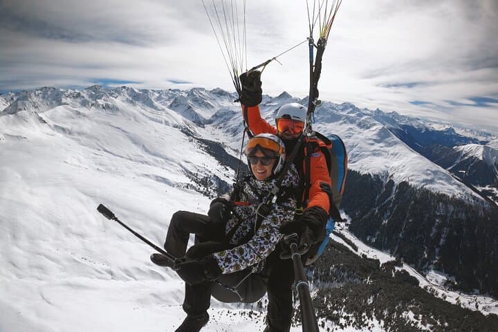 Jakobshorn Tandem Paragliding in Davos — Photos & Video Included photo 3