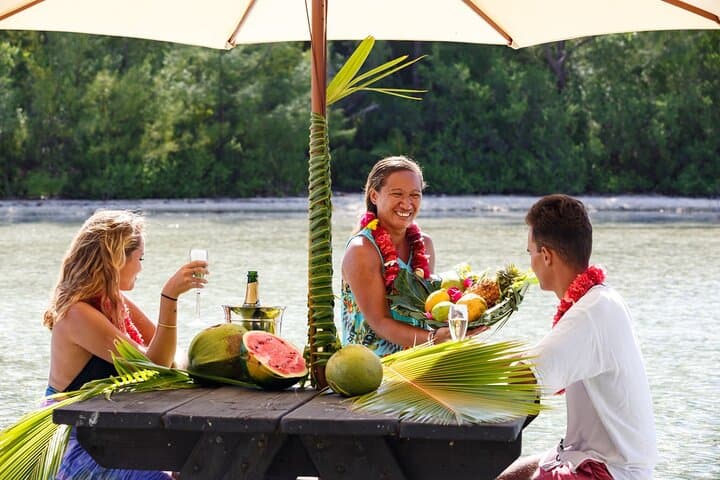 Private Bora Bora Snorkeling Cruise — Motu BBQ, Sharks & Stingrays photo 5