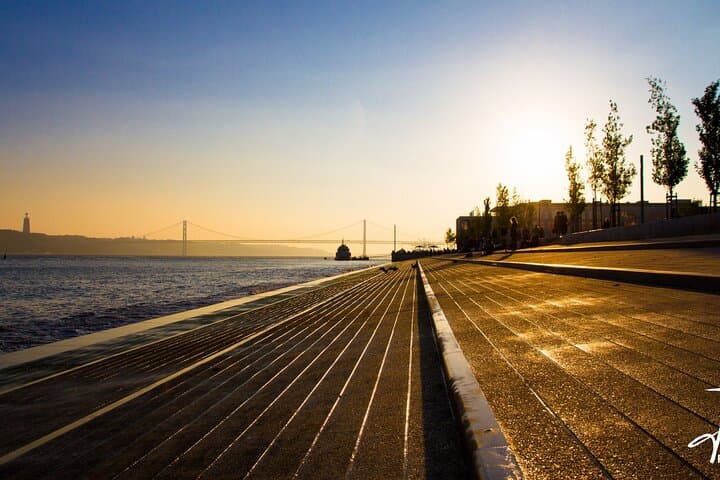Night E-Bike Tour in Lisbon's Alfama — Cruise the Fado Streets After Dark photo 5