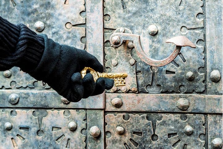 Poznan Spy Scavenger Hunt: Undercover City Game in Old Town