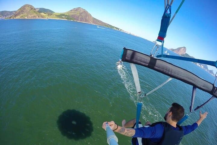 Parasailing Over Guanabara Bay: Rio de Janeiro Speedboat Adventure photo 6
