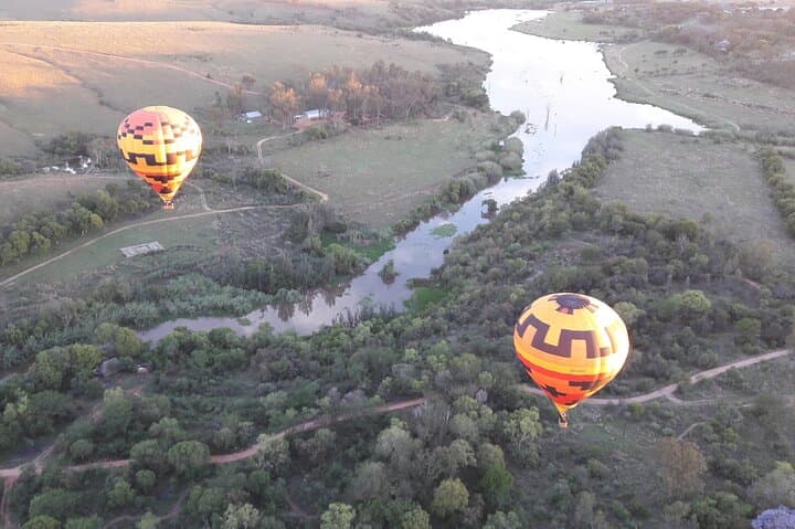 Exclusive Hot Air Balloon Flight for Two Over Magaliesberg & the Cradle of Humankind photo 3