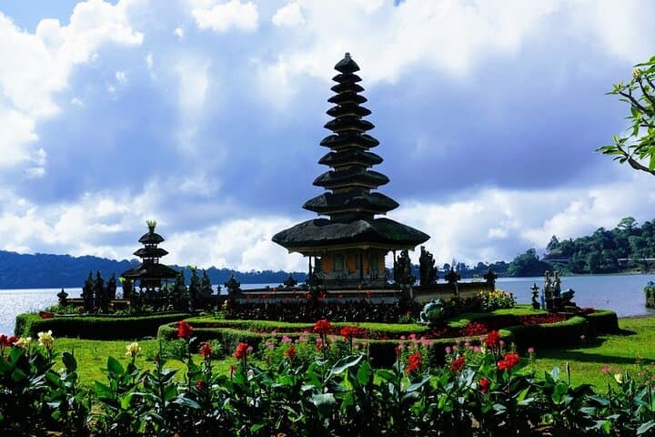 Full-Day Gitgit Waterfall & Ulun Danu Beratan Temple Tour — Bedugul Bali photo 5