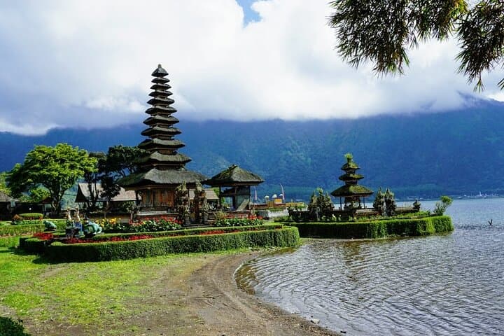Full-Day Gitgit Waterfall & Ulun Danu Beratan Temple Tour — Bedugul Bali photo 6
