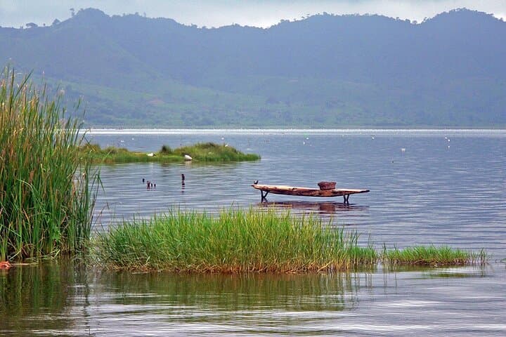 Lake Bosomtwe Boat Cruise and Kumasi Ashanti Culture Day Tour photo 3
