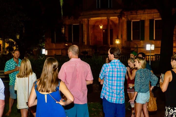Adult-Only Savannah Ghost Tour: Unlimited Drinks and Haunted Pub Crawl