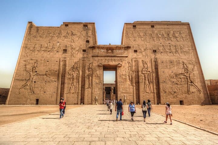 4-Day Private Nile Cruise from Aswan to Luxor: Temples, Tombs & River Views photo 5