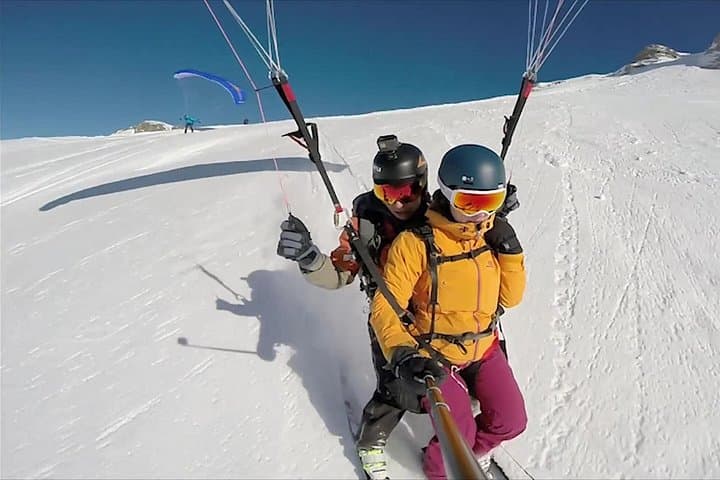 Private Speedriding Tandem in Lauterbrunnen: Tandem Speedflying & Paragliding Adventure photo 3
