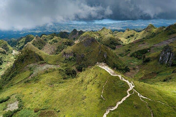 Osmeña Peak and Kawasan Falls: Private Full-Day Hike & Waterfall Swim from Cebu City photo 5