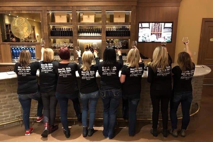 Luxury Niagara-on-the-Lake Wine Tour with Private Tastings from Toronto photo 2